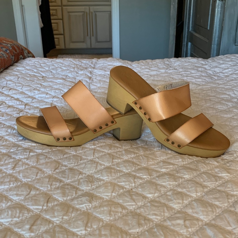 Universal Thread Tan Mules with Block Heel size 11
